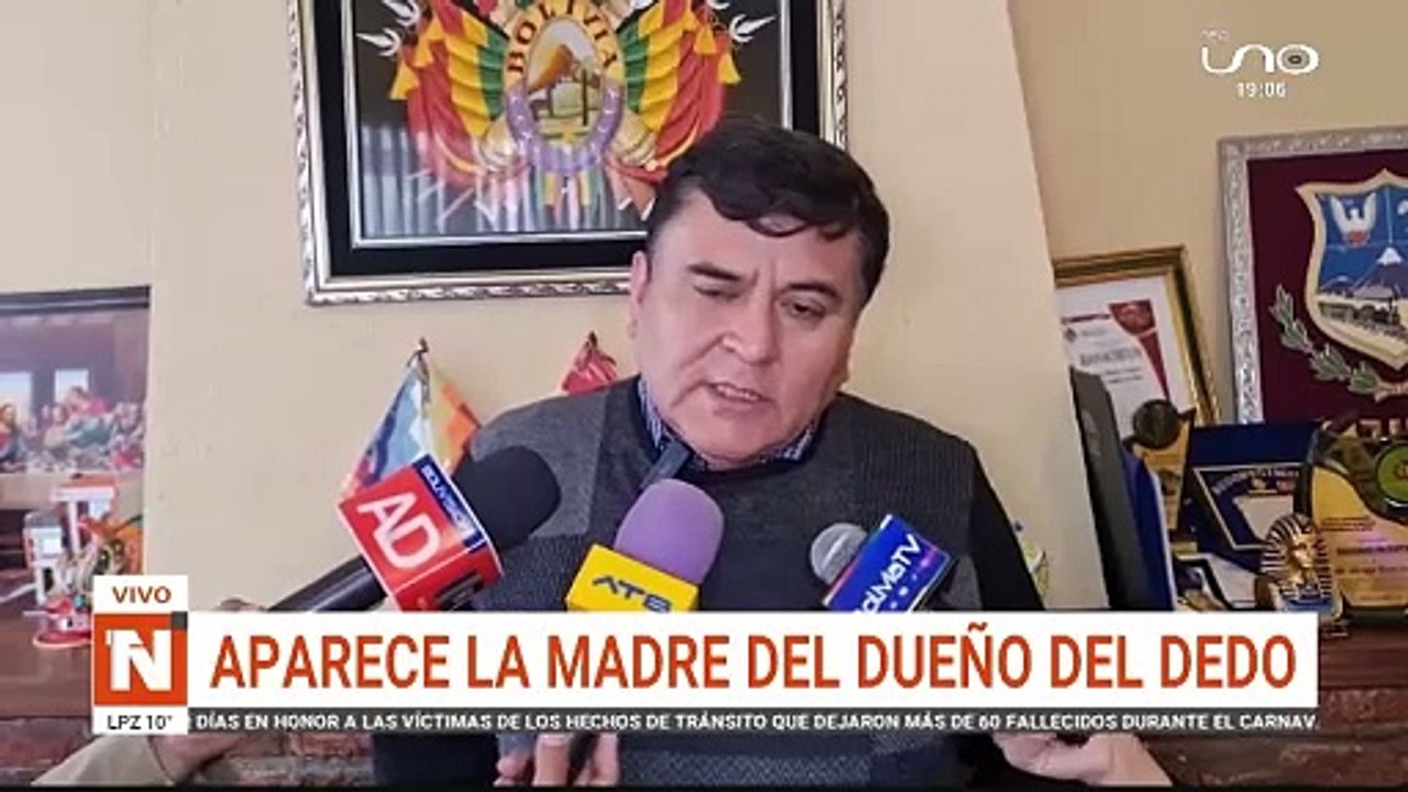 DEDO EN GRADERÍA
