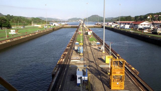 La empresa hongkonesa Hutchison venderá puertos de Panamá a un consorcio estadounidense