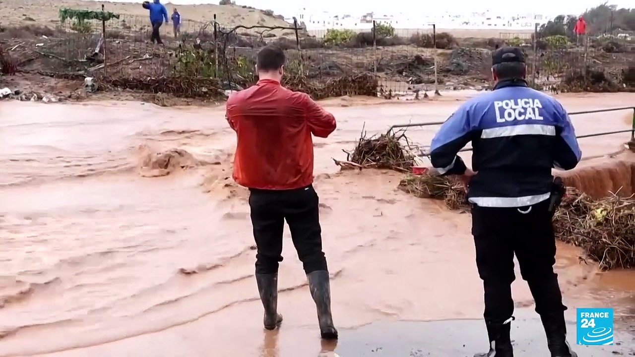 Servicios de emergencia en España intentan contener las inundaciones en Canarias y Valencia