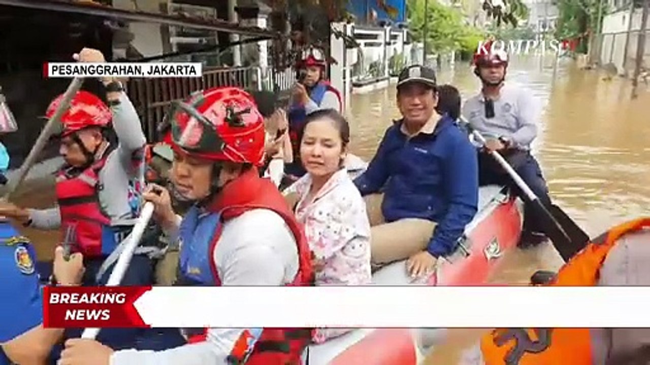 Evakuasi Korban Banjir dari Atap Rumah Warga Hingga Lansia Sakit di Kursi Roda | BENCANA BANJIR