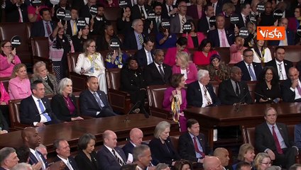 "Musk ruba", i cartelli dem al Congresso Usa per protestare durante discorso Trump
