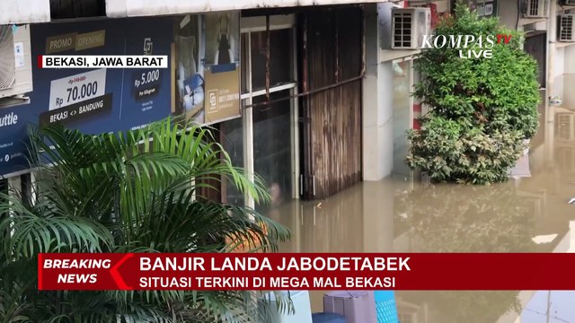 Imbas Banjir Bekasi: Pasokan Listrik Mega Mal Bekasi Diputus, Barang Dagangan Berserakan