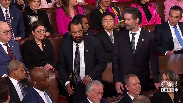 Trump'ın Kongre konuşmasına damga vuran an! | Video Haber