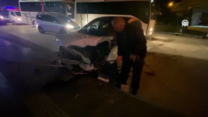 İki otomobilin çarpıştığı kazada 3 kişi yaralandı