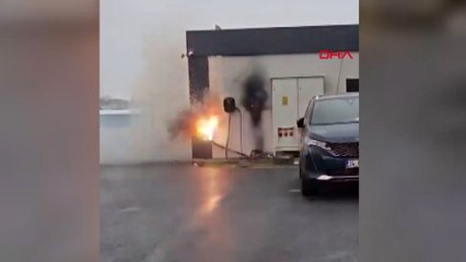 Avcılar'da sitede elektrik panosunda patlamalar yaşandı
