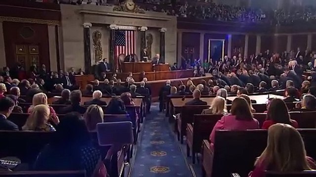 Trump celebra que Estados Unidos ha dejado de ser woke y asegura que controlará Groenlandia