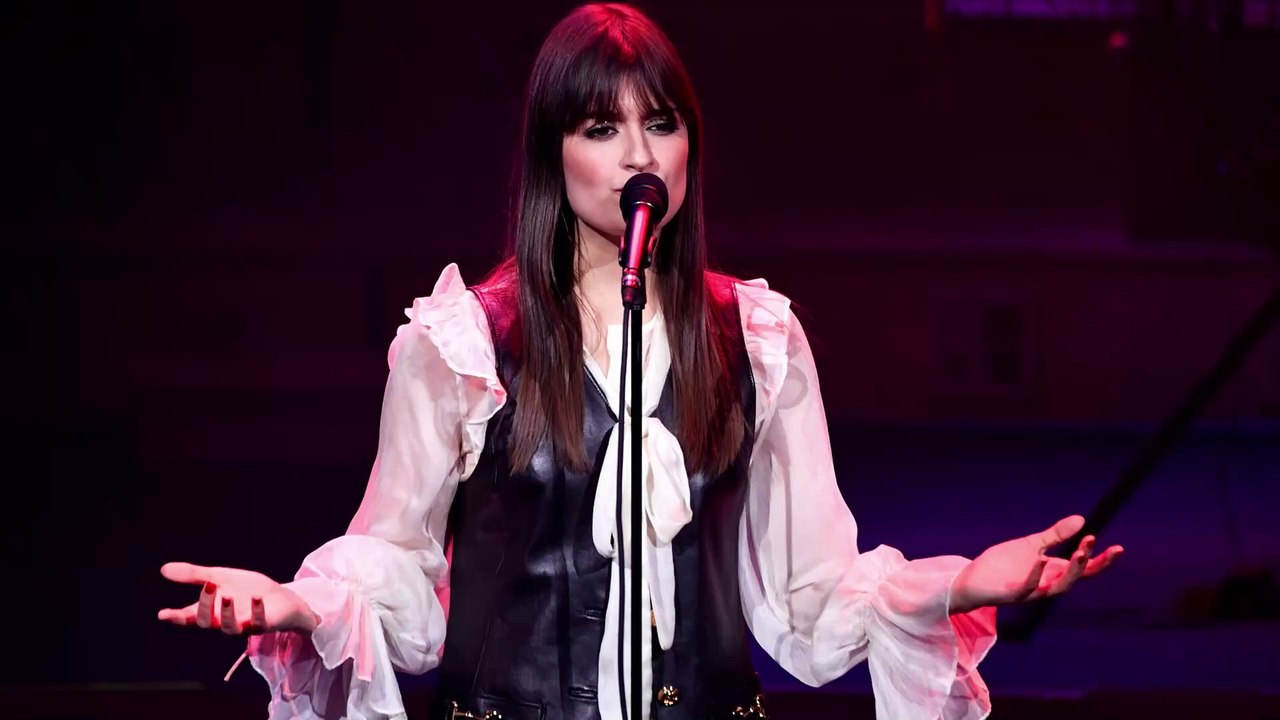 GALA VIDEO - Clara Luciani au bord des larmes, elle fait une tendre déclaration à sa maman