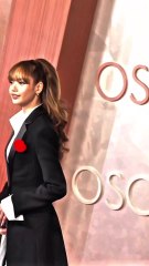 BLACKPINK'S LISA 🌹 WALKS THE OSCARS RED CARPET