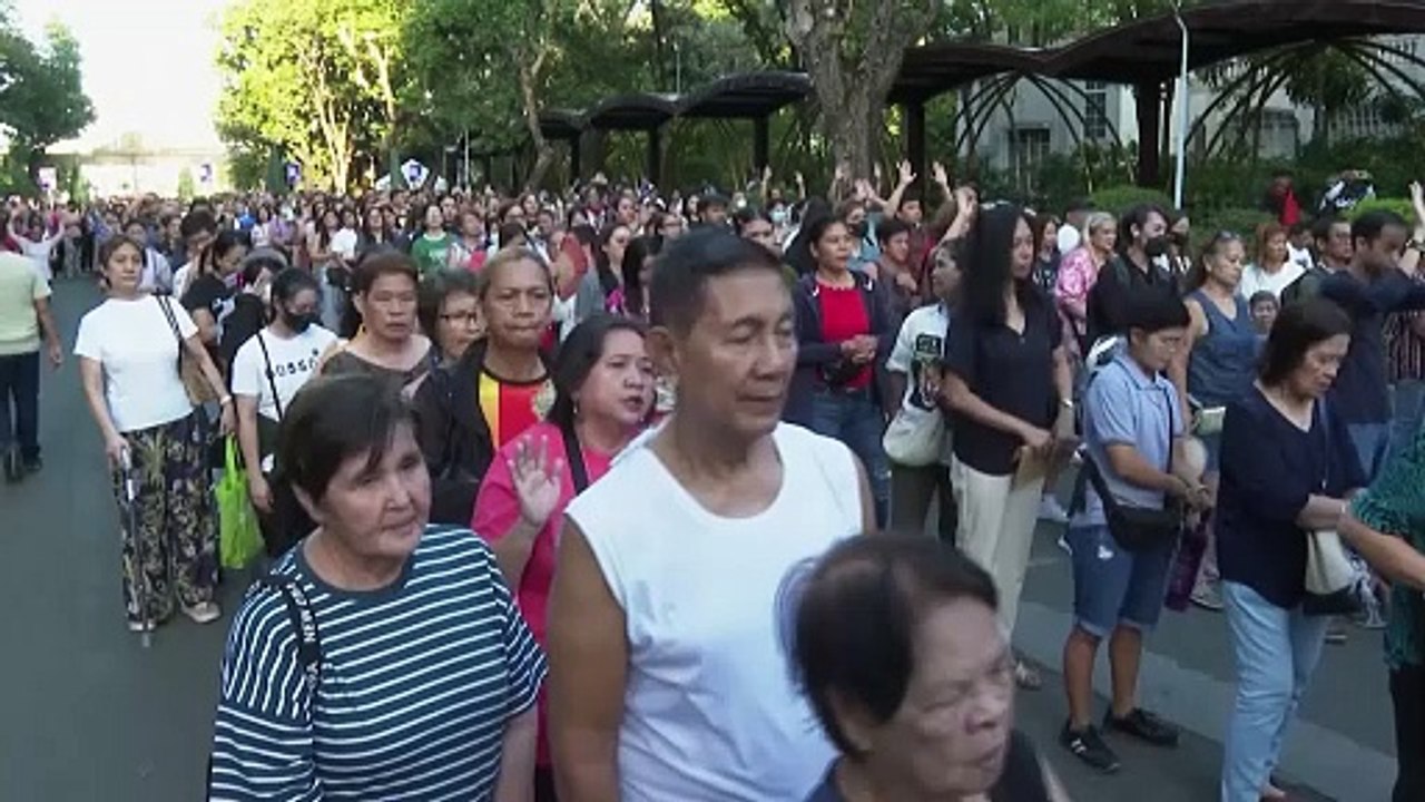 Filipino Catholics observe Ash Wednesday with tradition of ash cross