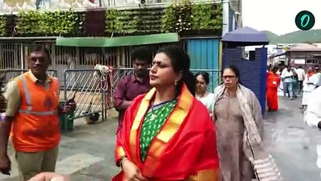 RK Roja - తిరుమలలో మాజీ మంత్రి రోజా.. సెల్ఫీల కోసం ఎగబడిన జనం | Oneindia Telugu