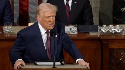 Trump convierte su primer discurso ante el Congreso en un espectáculo populista