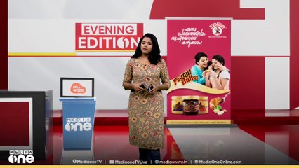 ഒരു സ്ക്കൂട്ടറില്‍ നാലുപേര്‍, ഹെല്‍മറ്റുമില്ല.. മുക്കത്ത് വിദ്യാര്‍ഥികളുടെ അപകടയാത്ര