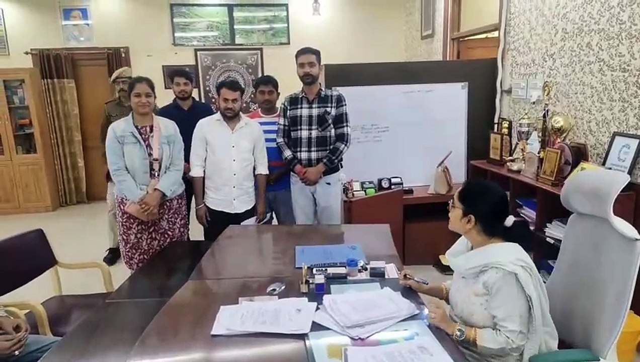 सीएचओ का धरना-प्रदर्शन जारी, मांगों को लेकर कलक...