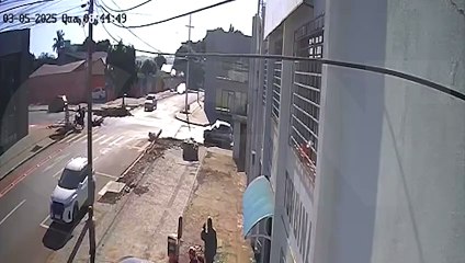 Vídeo mostra colisão entre motos no Bairro Maria Luiza, em Cascavel