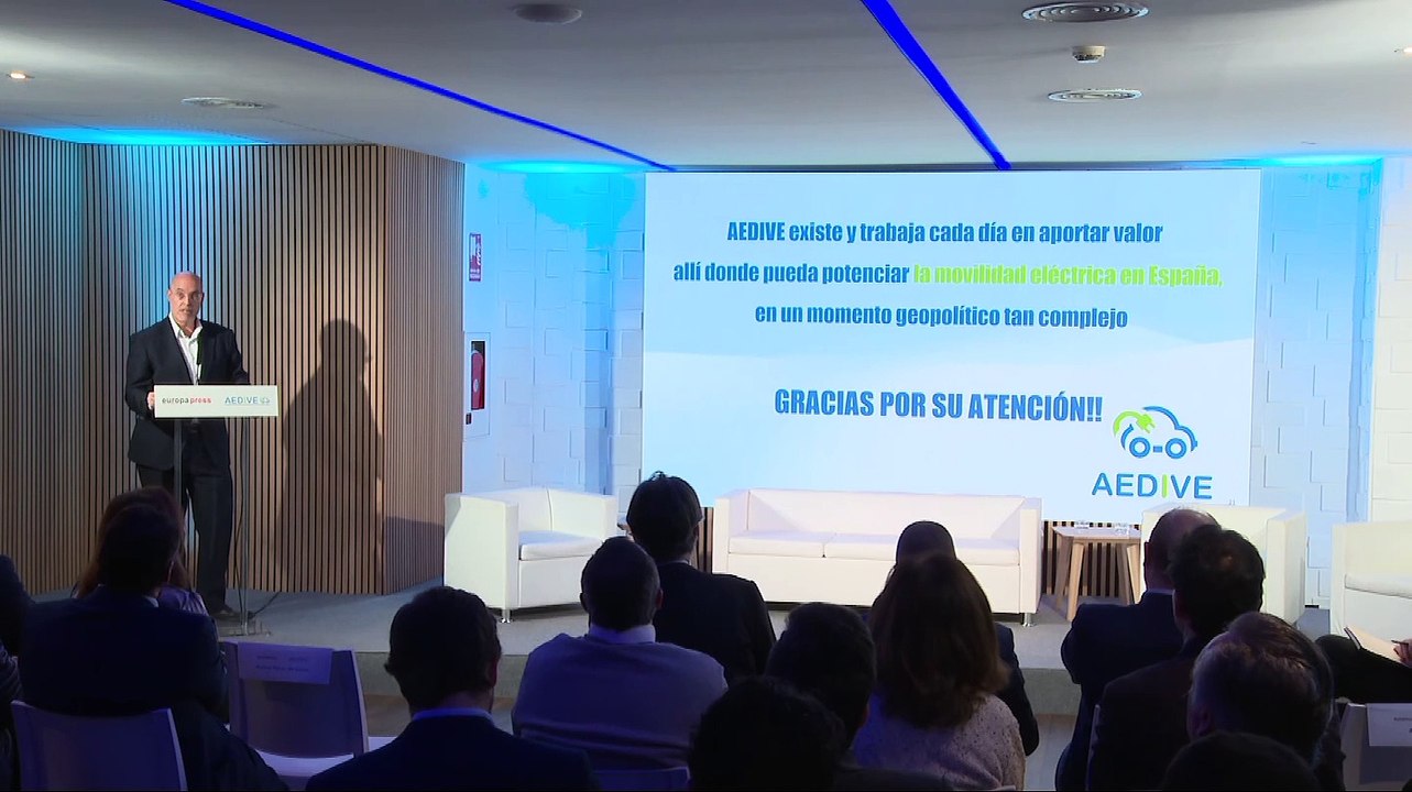 Cada mes se pierden 500 millones y 260 empleos por la falta de ayudas a la movilidad eléctrica