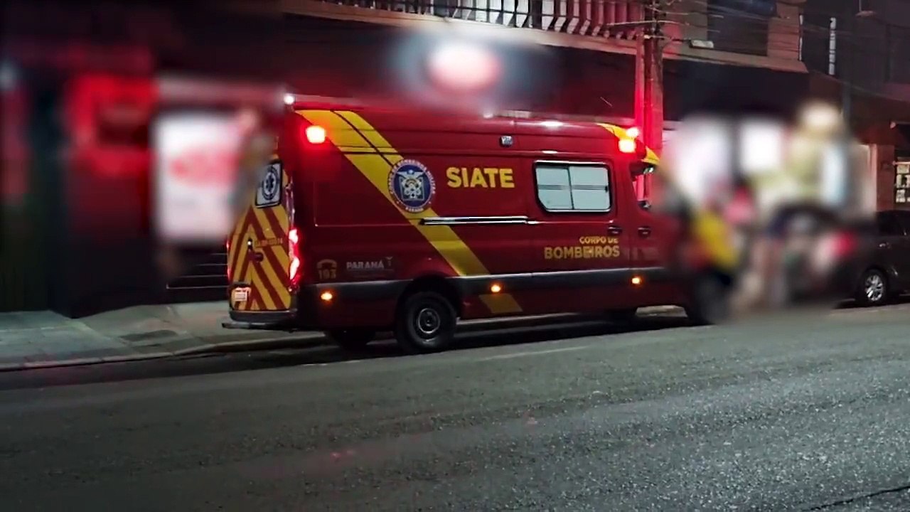 Mulher sofre torção em joelho e é socorrida pelo Siate na Rua Paraná