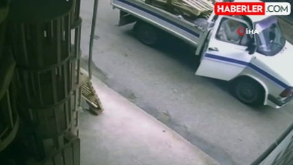 İnegöl'de Palet Hırsızlığı: Güvenlik Kamerası Her Şeyi Kaydetti