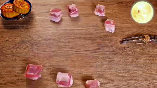 On the night of Mid-Autumn Festival, I dreamed of returning to the Song Dynasty and tasting a feast of Dongpo family. Happy Mid-Autumn Festival. The moon is full and the flowers are bright.