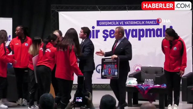 İş Adamı Nevzat Aydın Girişimcilik Panelinde Fenalaştı