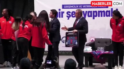 Ünlü iş insanı Nevzat Aydın, panelde fenalaştı