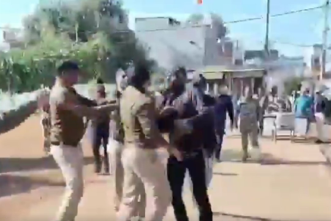 एमपी में Traffic Police का मारपीट वाला वीडियो वायरल, चालान न भरने पर पिटाई करने का लगा आरोप