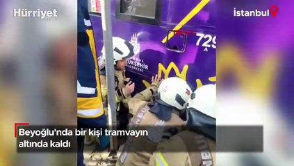 Beyoğlu'nda bir kişi tramvayın altında kaldı