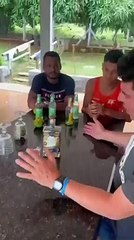 Leonardo recebe desafio e surpreende com habilidade