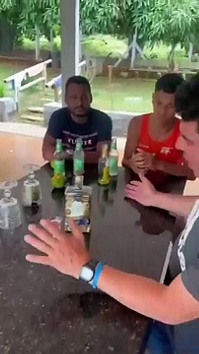 Leonardo recebe desafio e surpreende com habilidade