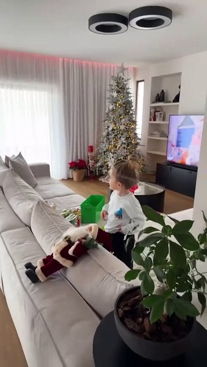 Πάρης Αλεξάνδρου: Η έκπληξη των γονιών του και η αντίδρασή του όταν είδε τον Άγιο Βασίλη σπίτι του