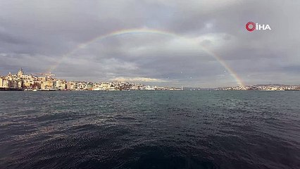 İstanbul Boğazı’nda beliren gökkuşağı ilgi odağı oldu