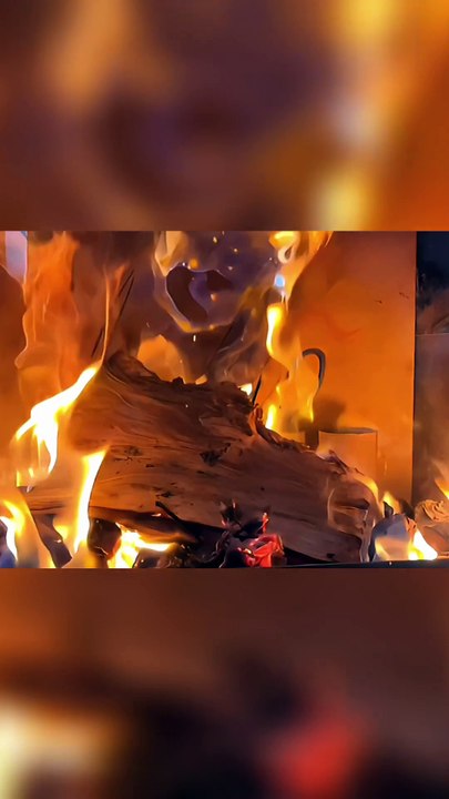 🔥 Intensives Feuer: Brennender Holzscheit im Closeup 🔥