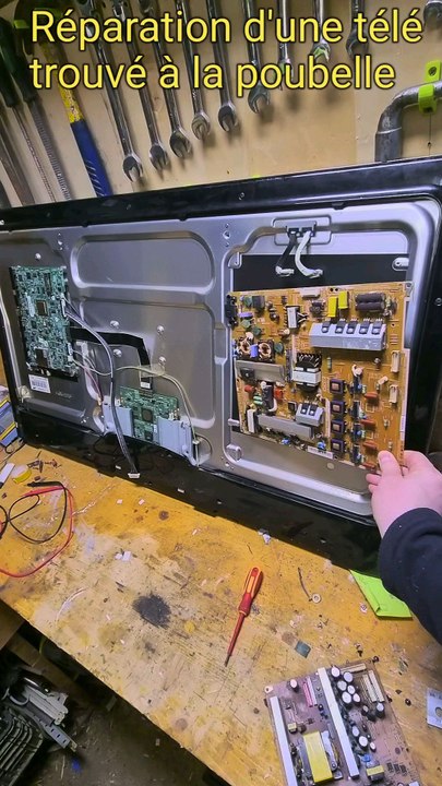 Réparation d'une télé Samsung modèle  ue46d8000 trouvé à la poubelle