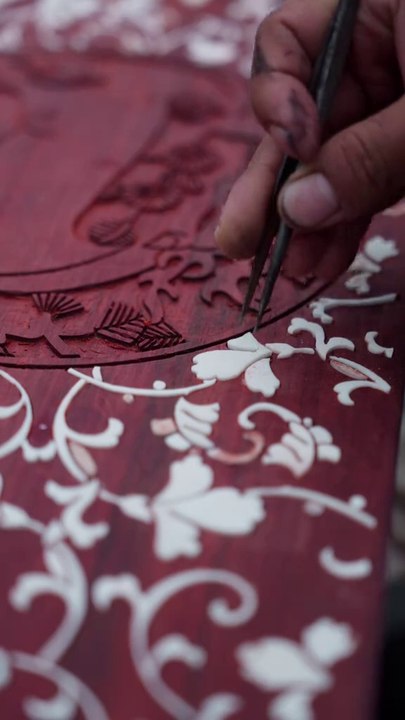 Bone and wood inlay became popular during the Sui and Tang dynasties. #Intangible Heritage Guardian # Fall in love with traditional culture at first sight
