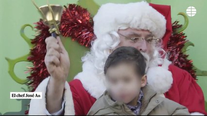 DANA | El chef José Andrés, vestido de Papá Noel en Paiporta