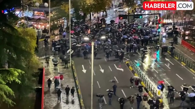 Arnavutluk'ta Muhalefetten Hükümete Karşı Büyük Protesto