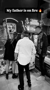 Οικονομάκου: Η στιγμή που παίζει μπάσκετ με τον πατέρα του Μπρούνο Τσερέλα