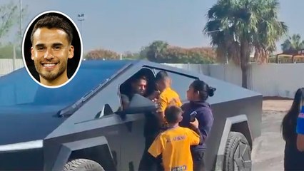 Diego Reyes presume su Cybertruck y regala autógrafos tras el entreno con Tigres
