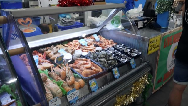 Darwin Fish Market selling tens of thousands of oysters and prawns ahead of Christmas