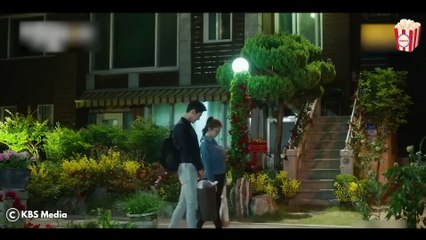 These girls were amazed by this man, unaware that he could read their minds