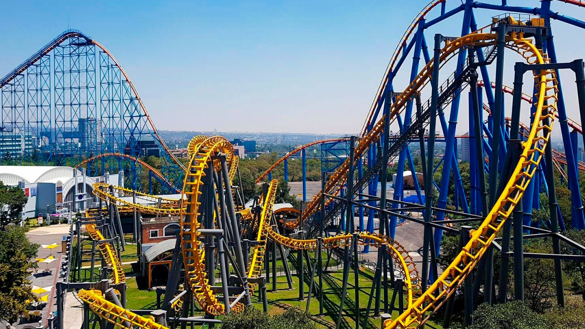 CDMX: Hombre convulsiona en Six Flags y personal del parque habra impedido que lo auxiliaran terceras personas