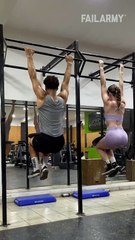 gym fail try not to laugh😂