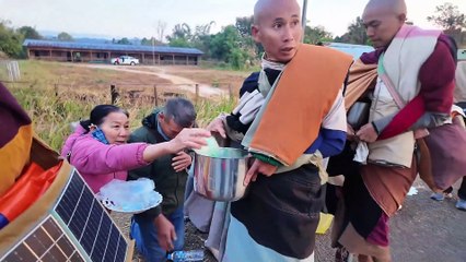 Cận Cảnh Tất Cả Hành Trang Sư Minh Tuệ Mang Theo Đi Tới Đất Phật Có Những Gì - #17