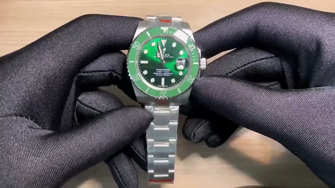 Rolex Submariner 40mm Green Dial 116610LV “Hulk”