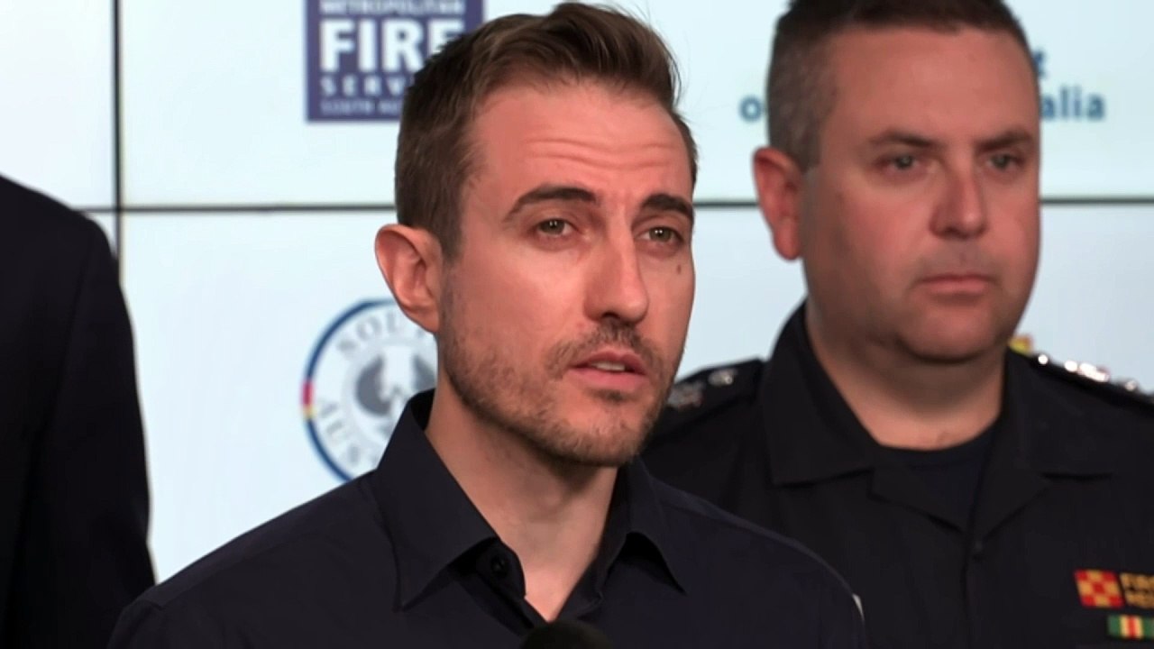 SA’s Premier congratulates fire crews after containing blazes