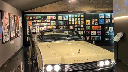 El Lincoln Continental que el cantante ha donado al Museo Raphael, en El Pósito de Linares.