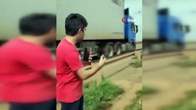 Belediye üyesi bakımsız kalan köprüyü kayıt altına alırken köprü çöktü: 2 ölü 11 yaralı!