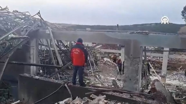 Balıkesir'de patlayıcı üreten fabrikada patlama! İlk görüntüler
