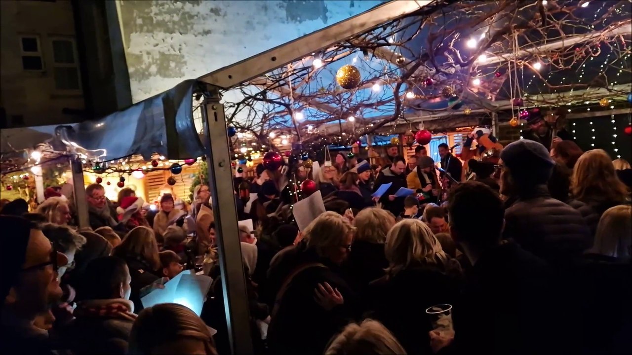 Packed Worthing pub The Corner House joins in carol singing for Christmas 2024