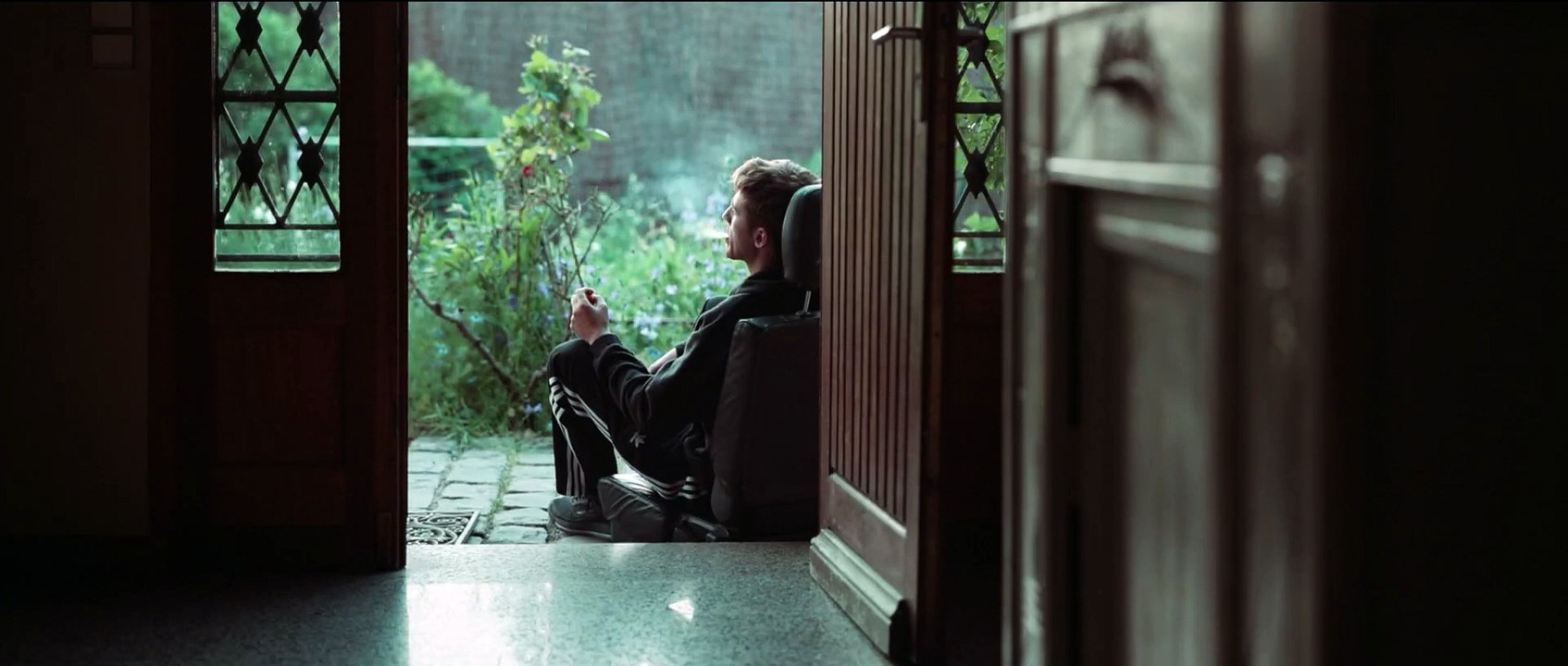 Jouer avec le feu - Trailer