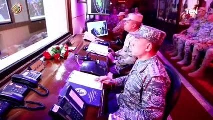 الفريق أول عبدالمجيد صقر يتفقد أحد تشكيلات قوات الدفاع الجوى ويلتقى عددًا من المقاتلين